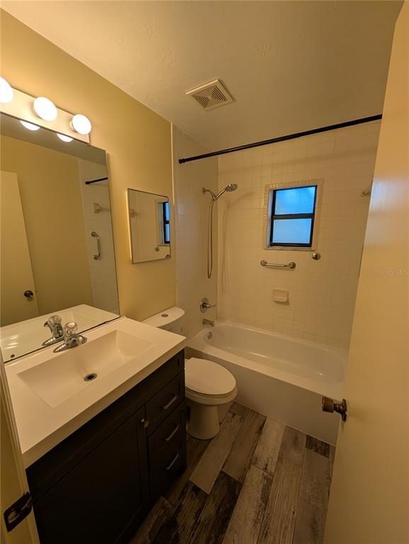 Building Photo - 2425 Tamarind Dr