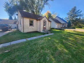 Building Photo - Charming 2bd Home in Roseville- Close to E...