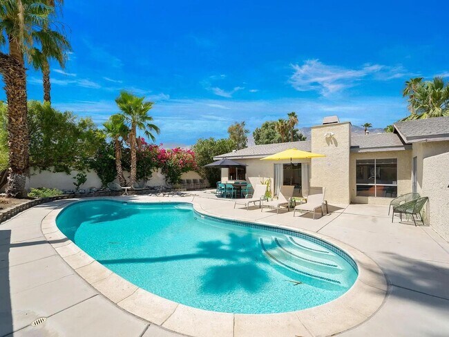 Building Photo - 864 S Mountain View Dr