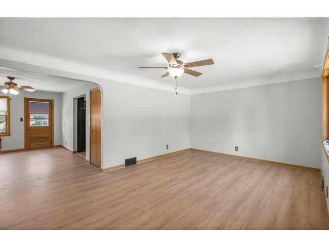 Building Photo - 350 S 9th St