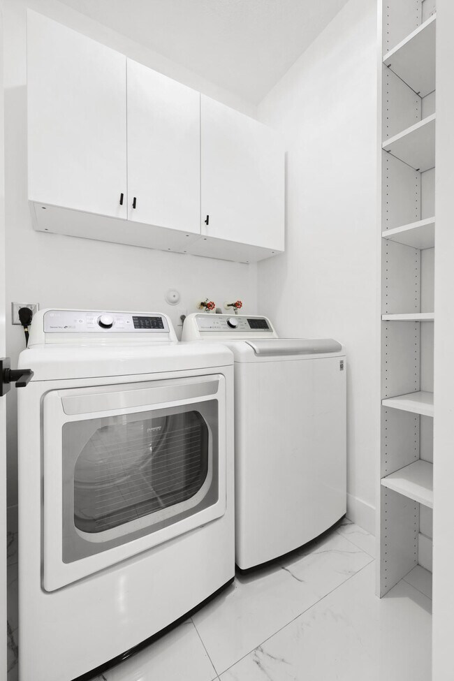 Building Photo - 1209 Olympic Cir