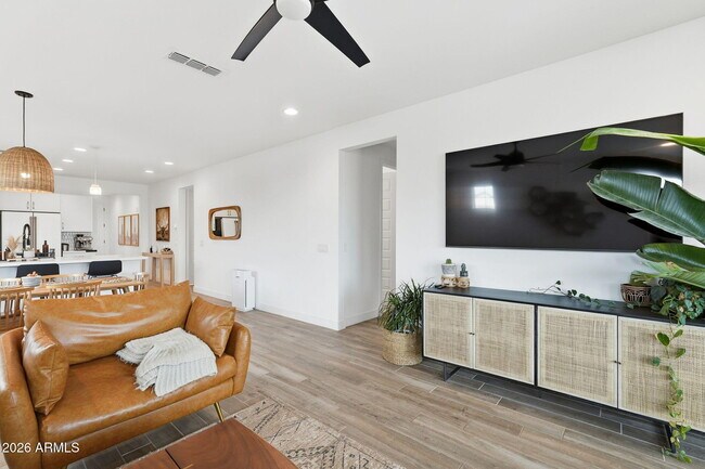 Building Photo - 5714 S Veneto