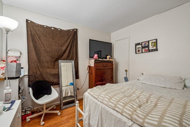 Building Photo - Charming and updated single-family home in a convenient Woodbridge location!