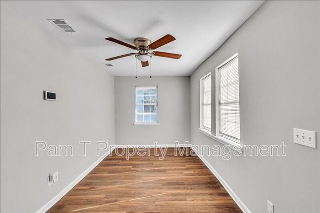 Building Photo - 1024 W 39th St