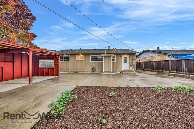 Building Photo - 2406 Kehoe Ave