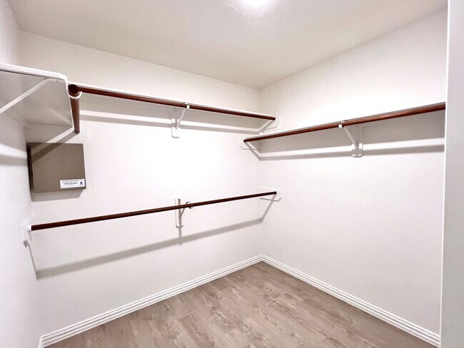 Building Photo - 6415 Hunterstone Ct