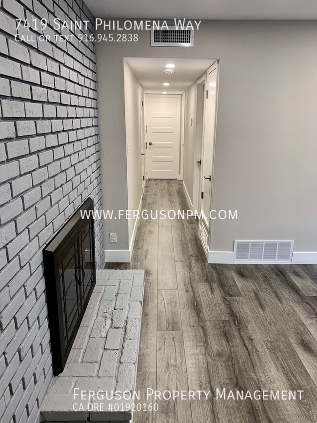 Building Photo - Completely Remodeled Duplex with Modern Up...