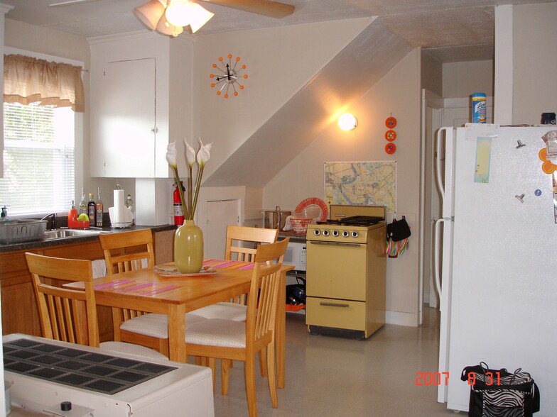 Building Photo - 15 Homer St