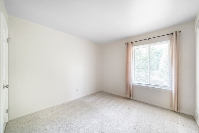 Building Photo - 3 Bed 2.5 Bath Townhome in Chesterbrook