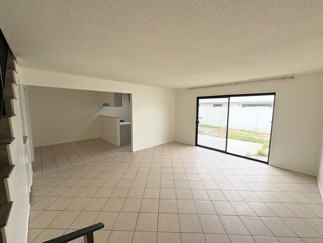 Building Photo - Newly Renovated Condo