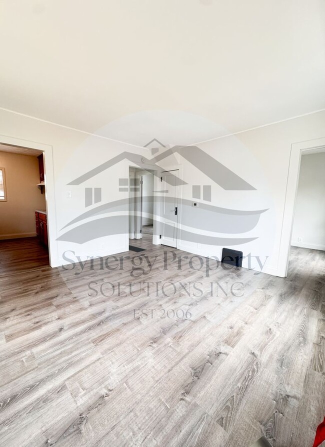 Building Photo - Madison Home Available Now