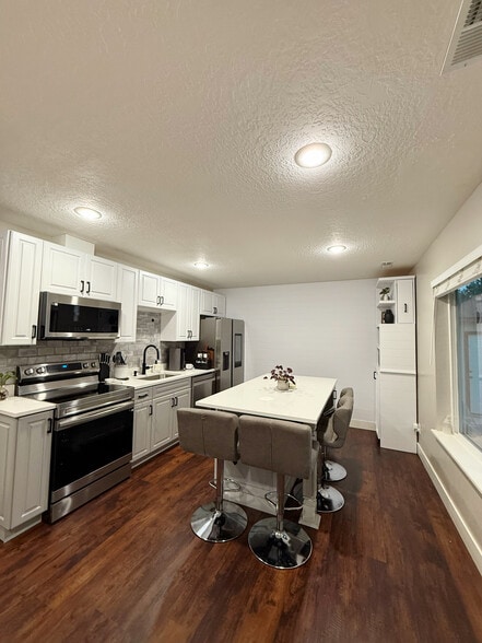 Building Photo - 427 W 600 N