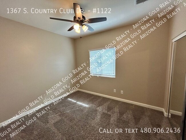 Building Photo - 1367 S Country Club Dr