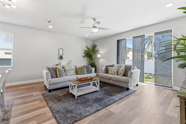 Building Photo - 3902 W Everett Ave