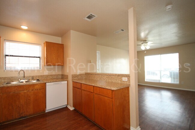 Building Photo - Spacious Three-Bedroom!