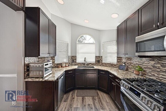 Building Photo - Impeccably Maintained Home in Summerfield Village - Lakewood Ranch!