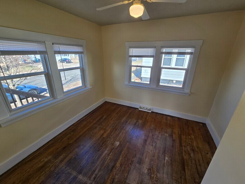 Building Photo - 1215 Fairway St