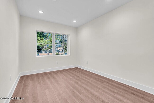 Building Photo - 700 1st Ave