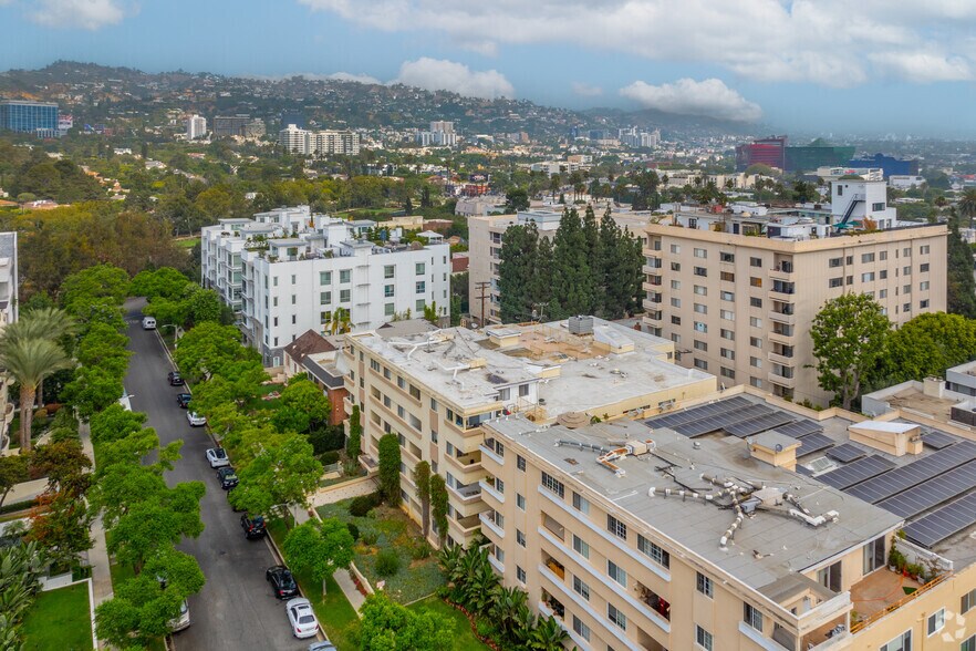 Aerial Context - Palm Beverly Apartments