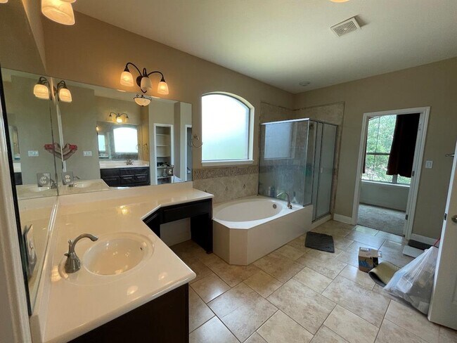 Building Photo - 3001 Lombardi Way