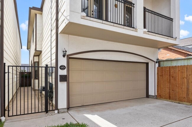 Building Photo - 5907 Kiam St