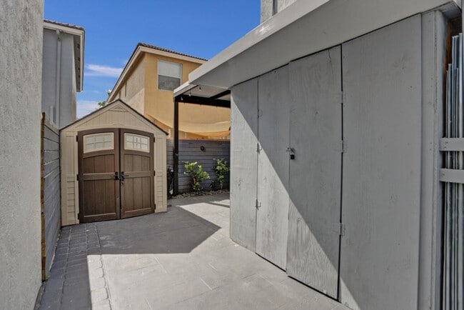 Building Photo - 3824 SW 49th Pl