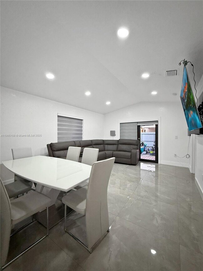 Building Photo - 3558 W 72nd Pl