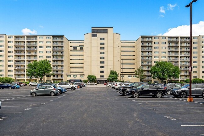 Building Photo - 200 Cove Way