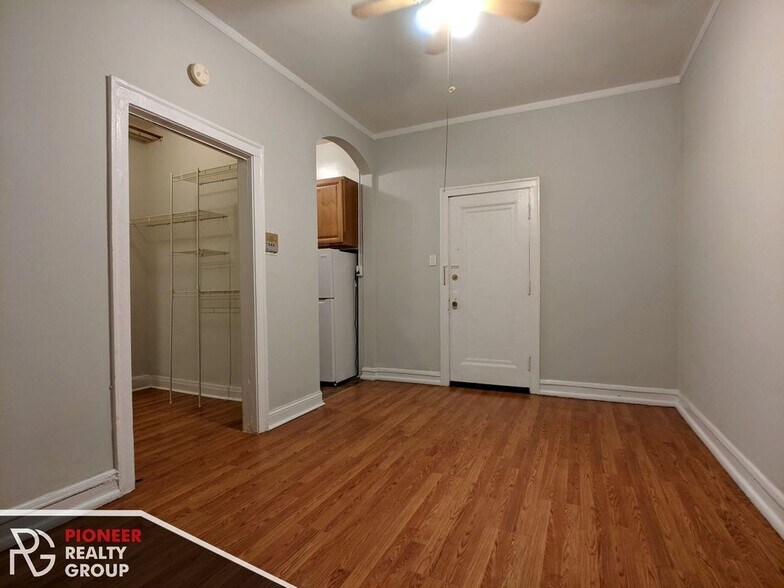 Building Photo - 2827 N Burling St