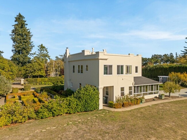 Building Photo - 715 Brewer Dr