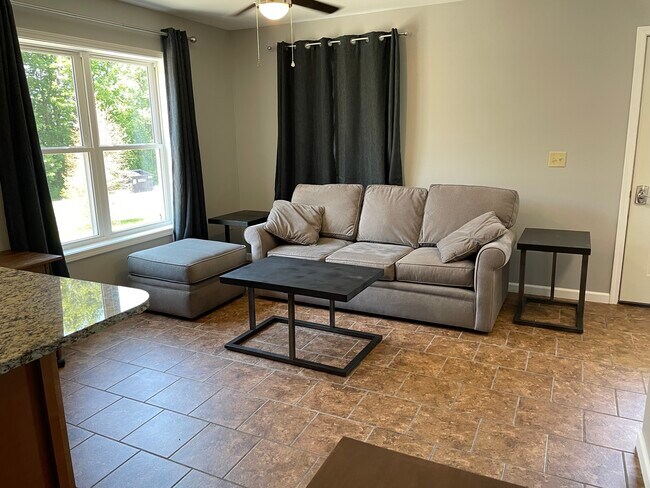 Building Photo - 131 Birdseye View Drive