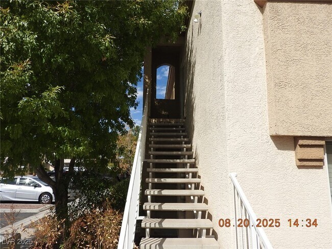 Primary Photo - 3400 Cabana Dr