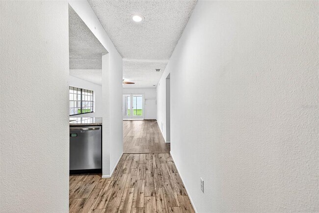 Building Photo - 13250 Ridge Rd S