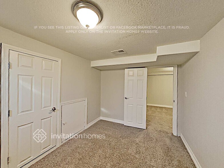 Building Photo - 9137 La Salle Pl