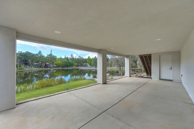 Building Photo - Waterfront 4 bed 4 bath 3,887 sq. ft.