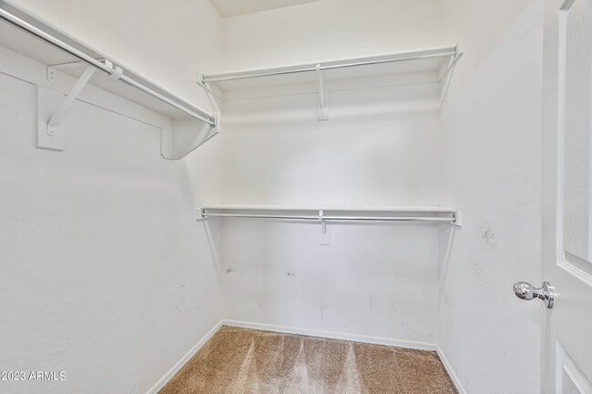 Building Photo - 9406 S 33rd Dr