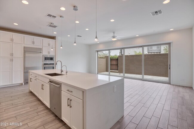 Building Photo - 7358 E Casitas Del Rio Dr