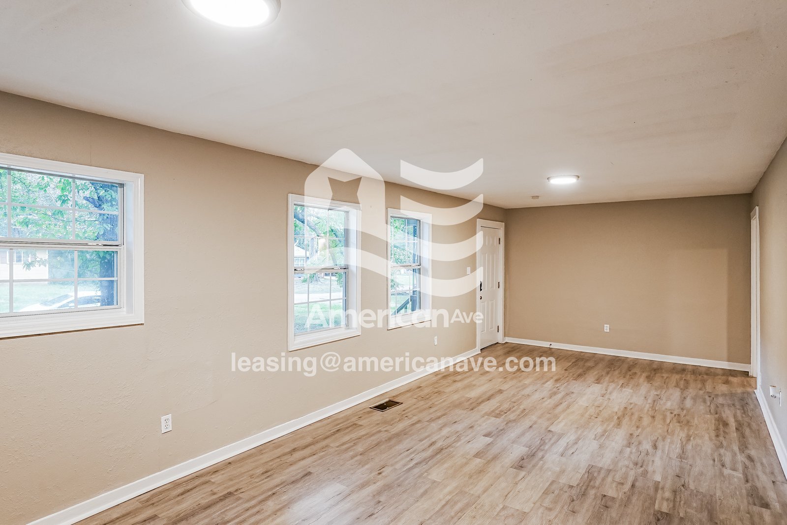 Building Photo - 3027 Woodside Dr