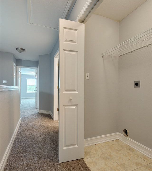 Building Photo - 1561 Crescent Hills Dr