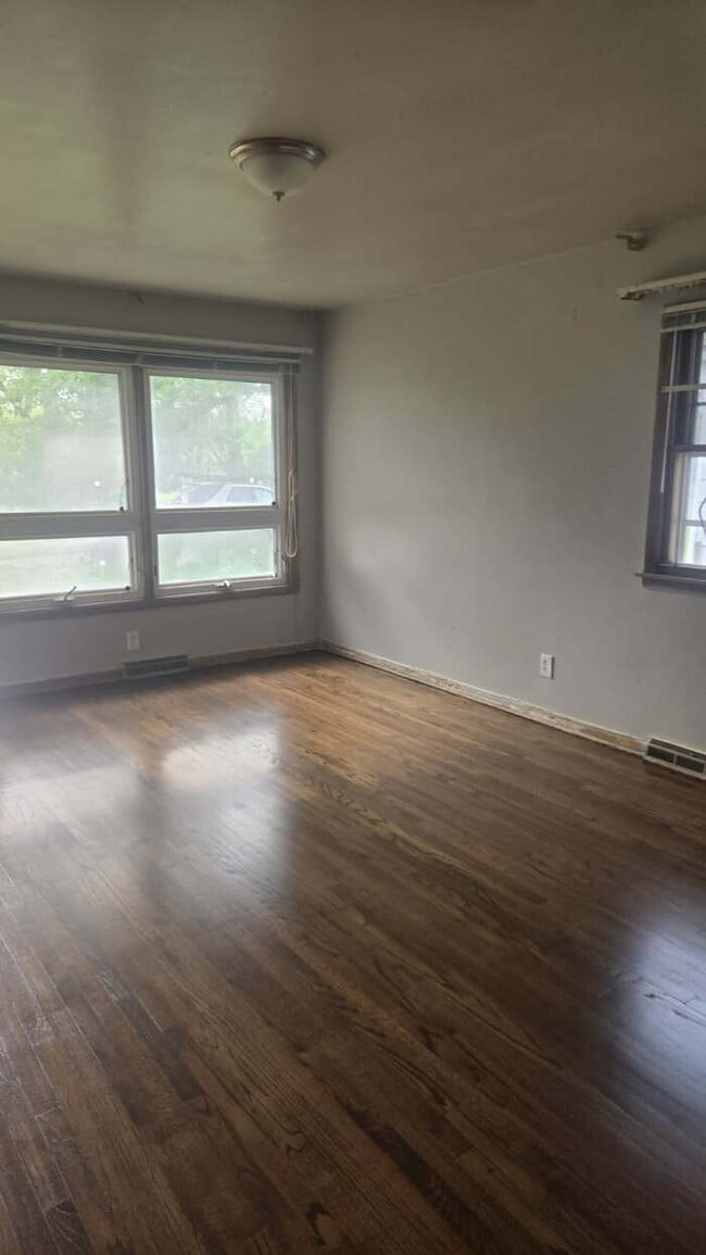 Building Photo - Newly Rehabbed home