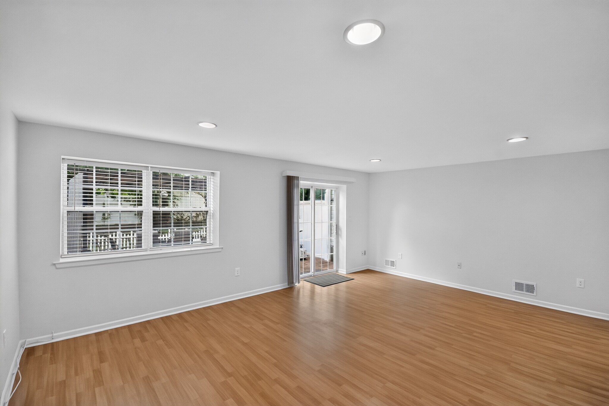 Building Photo - 574 Beachway Ave