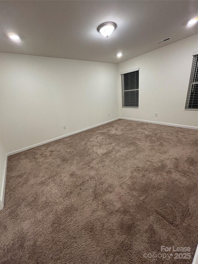 Building Photo - 6043 Rizer Dr