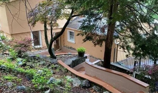 Building Photo - 445 W Hartsdale Ave