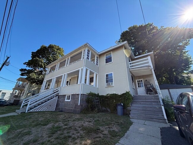 Building Photo - 18 Bigelow St