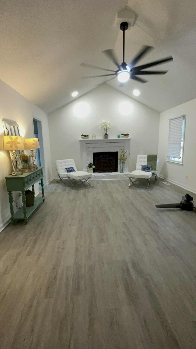 Building Photo - 1117 Sandy Beach Dr