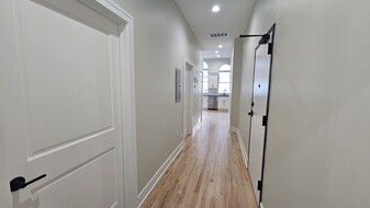 Building Photo - 4437 N Broadway St
