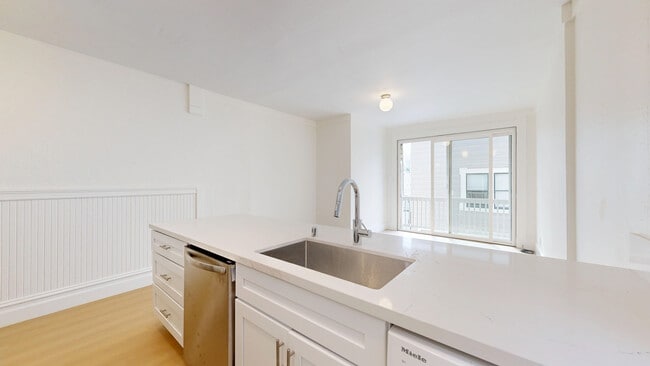 Building Photo - 1659 Grant Ave