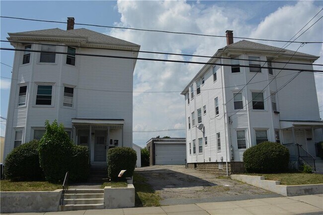 Building Photo - 1172 N Main St