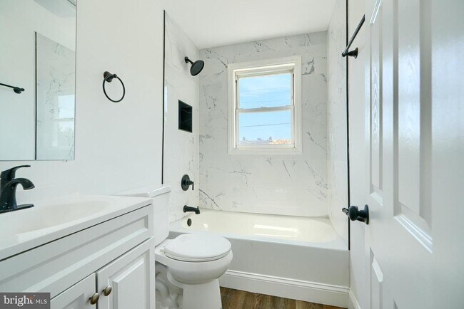 Building Photo - 2204 Redthorn Rd