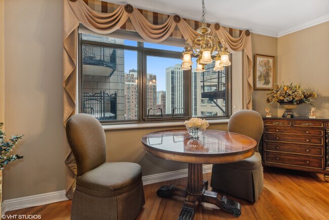 Building Photo - 40 E Delaware Pl